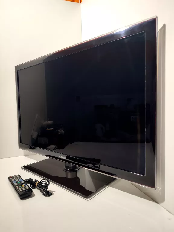 telewizor-samsung-ue37d5500-podstawka-pilot-kod-producenta-ue37d5500