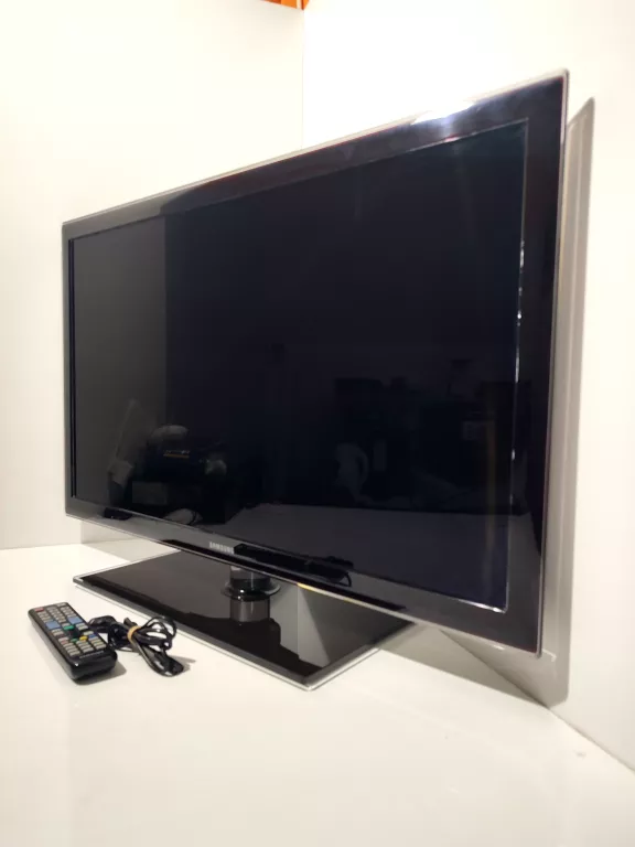 telewizor-samsung-ue37d5500-podstawka-pilot-marka-samsung