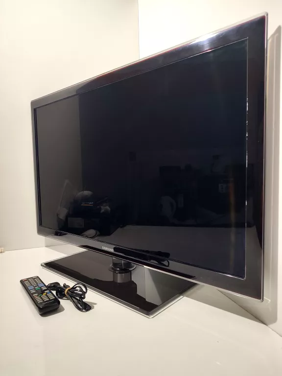 telewizor-samsung-ue37d5500-podstawka-pilot-typ-telewizora-lcd