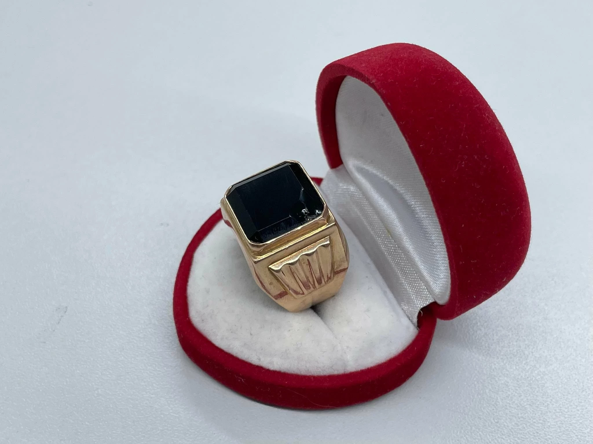 zloty-sygnet-z-czarnym-kamieniem-585-5-stycznia-56-wolsztyn-klauf