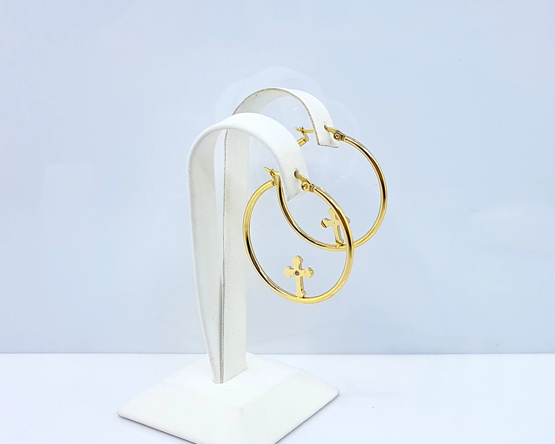 kolczyki-stal-pozlacana-kola-z-krzyzem-ozdobnym-polna-28-poznan-ska-x