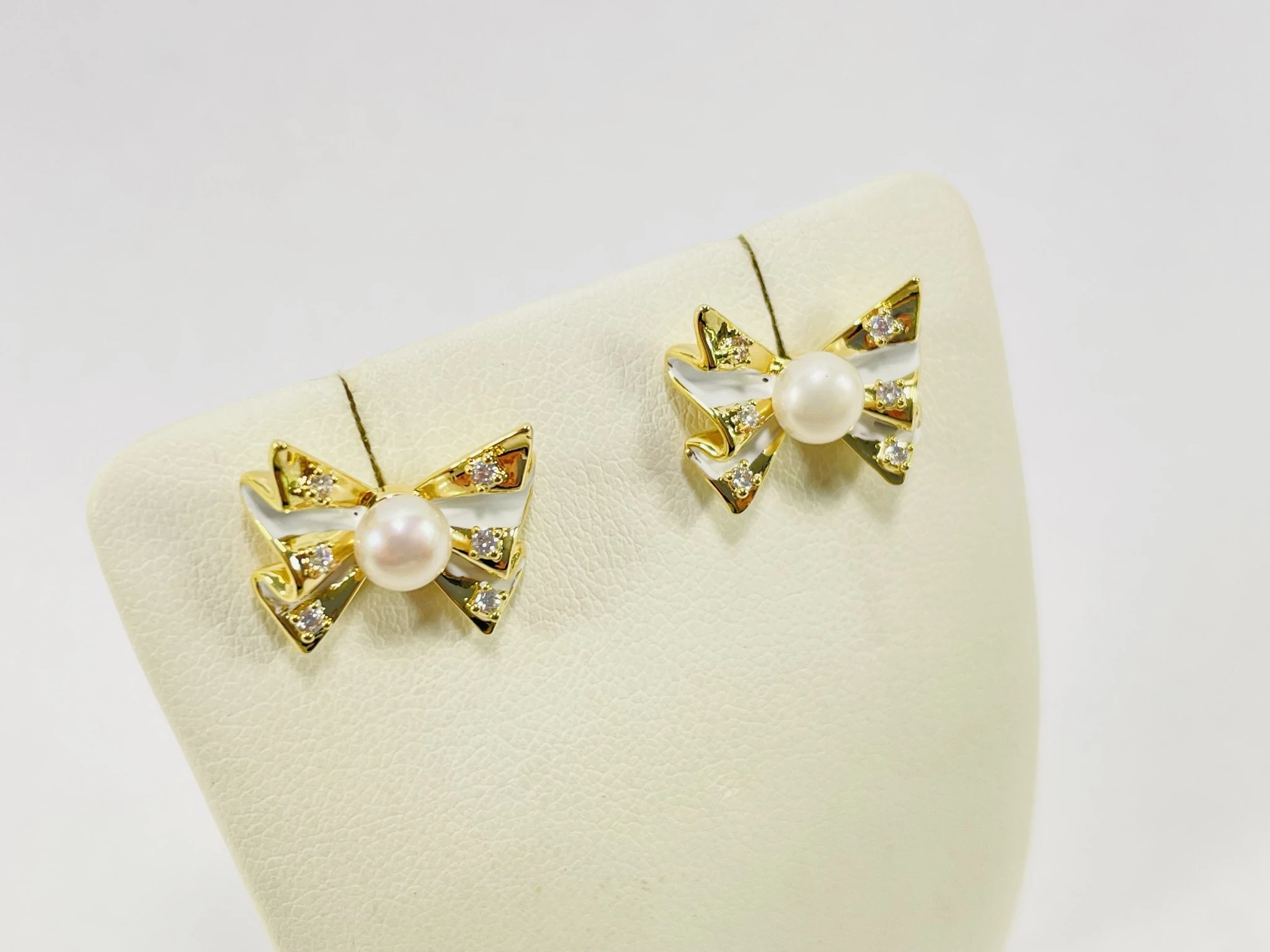 kolczyki-stal-pozlacana-kokardki-z-perla-sztyft-kamien-17088-524288