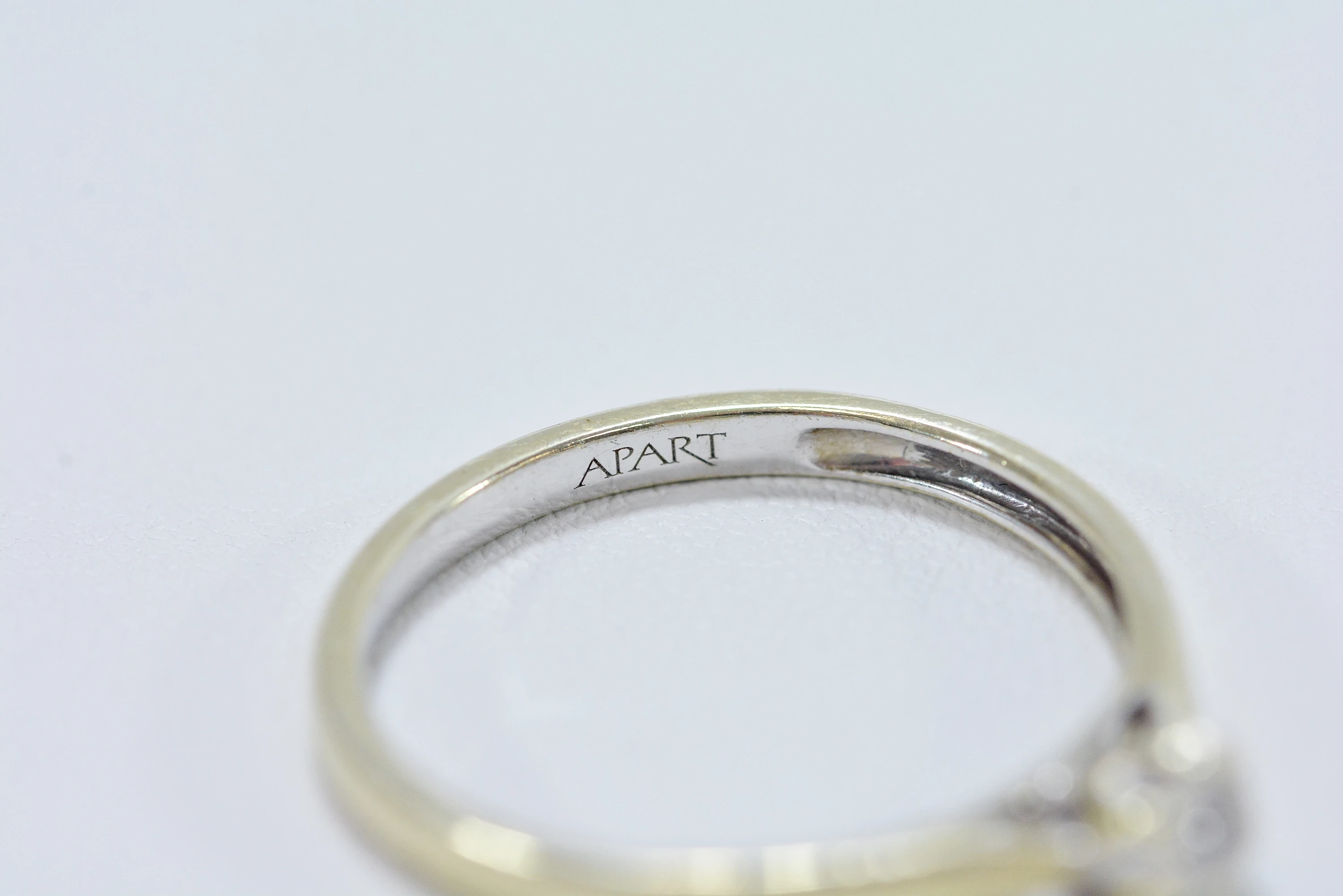 piekny-drobny-pierscionek-zareczynowy-z-brylantem-161g-zloto-14k-585-plec-15851-1