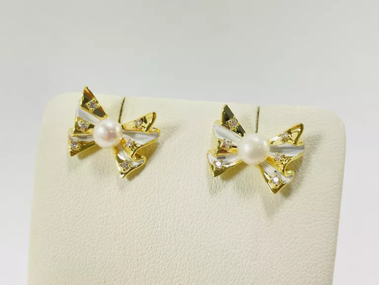 kolczyki-stal-pozlacana-kokardki-z-perla-sztyft-28-czerwca-177-poznan-ska-x