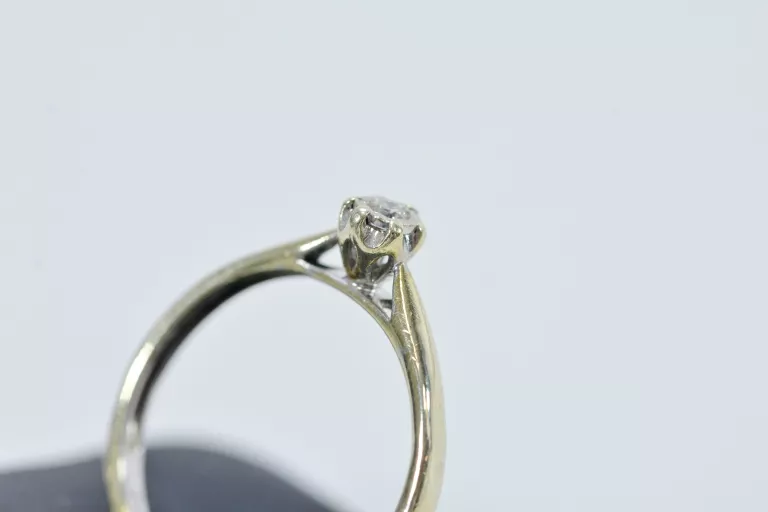 piekny-drobny-pierscionek-zareczynowy-z-brylantem-161g-zloto-14k-585-material-15835-2
