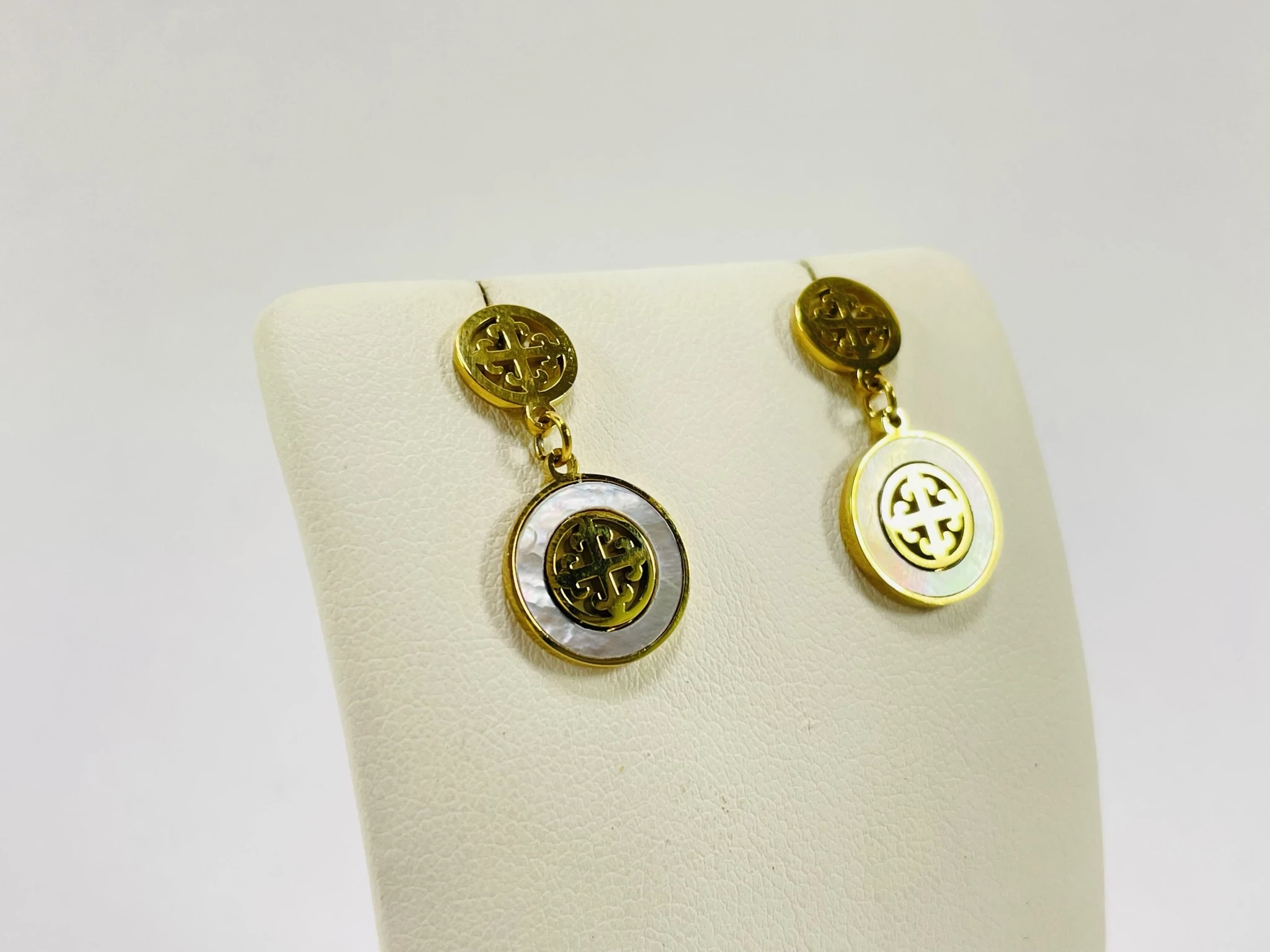 kolczyki-stal-pozlacana-sztyft-wiszace-motyw-129129-14