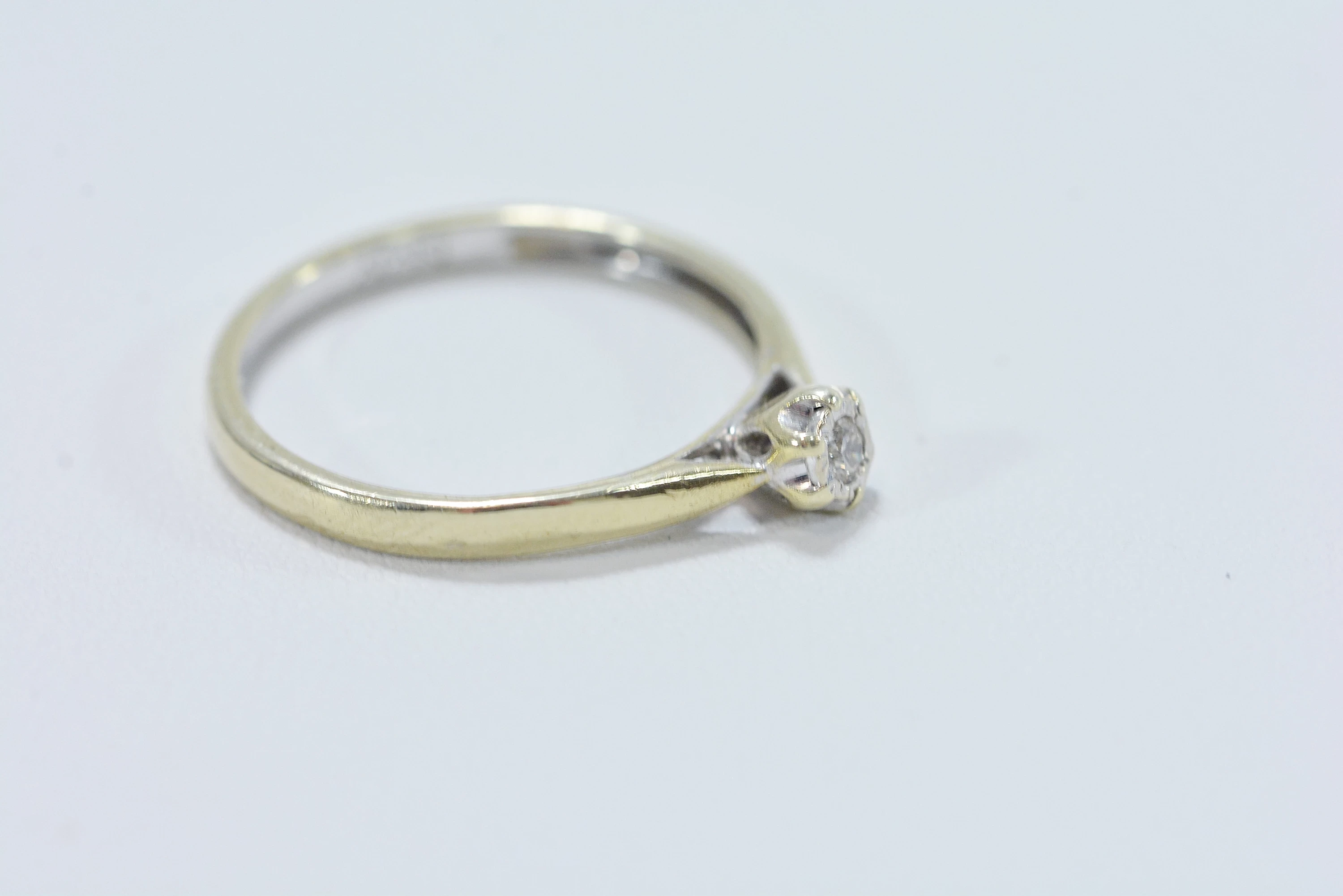 piekny-drobny-pierscionek-zareczynowy-z-brylantem-161g-zloto-14k-585-proba-zlota-206646-228242