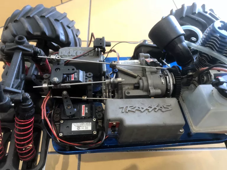 AUTKO NITRO T-MAXX 3.3 1: 8 TQI + PILOT OPIS!