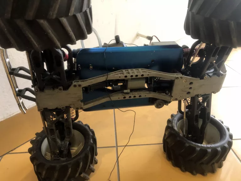 AUTKO NITRO T-MAXX 3.3 1: 8 TQI + PILOT OPIS!