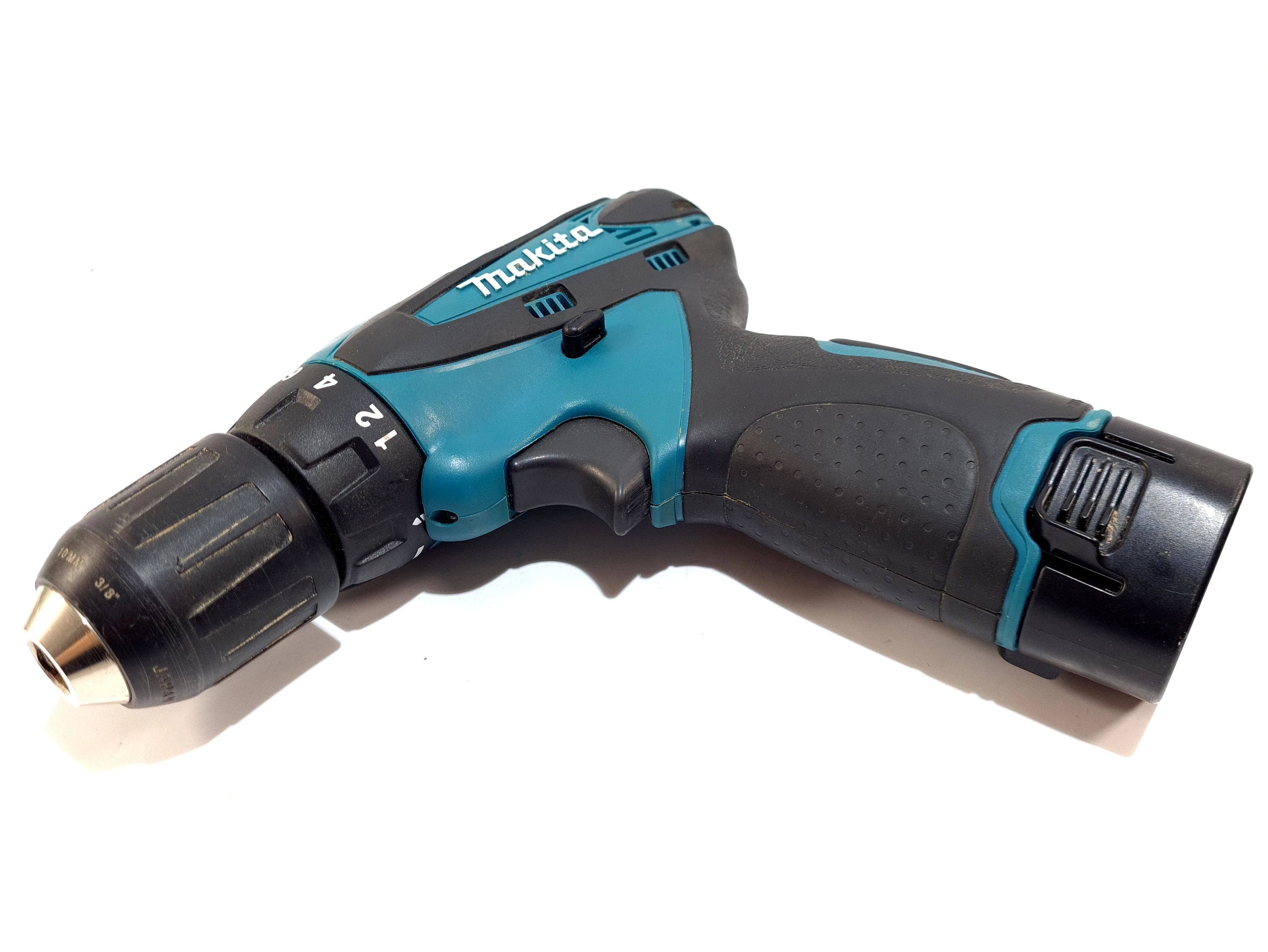 wkretarka-makita-df330d-zasilanie-akumulatorowe