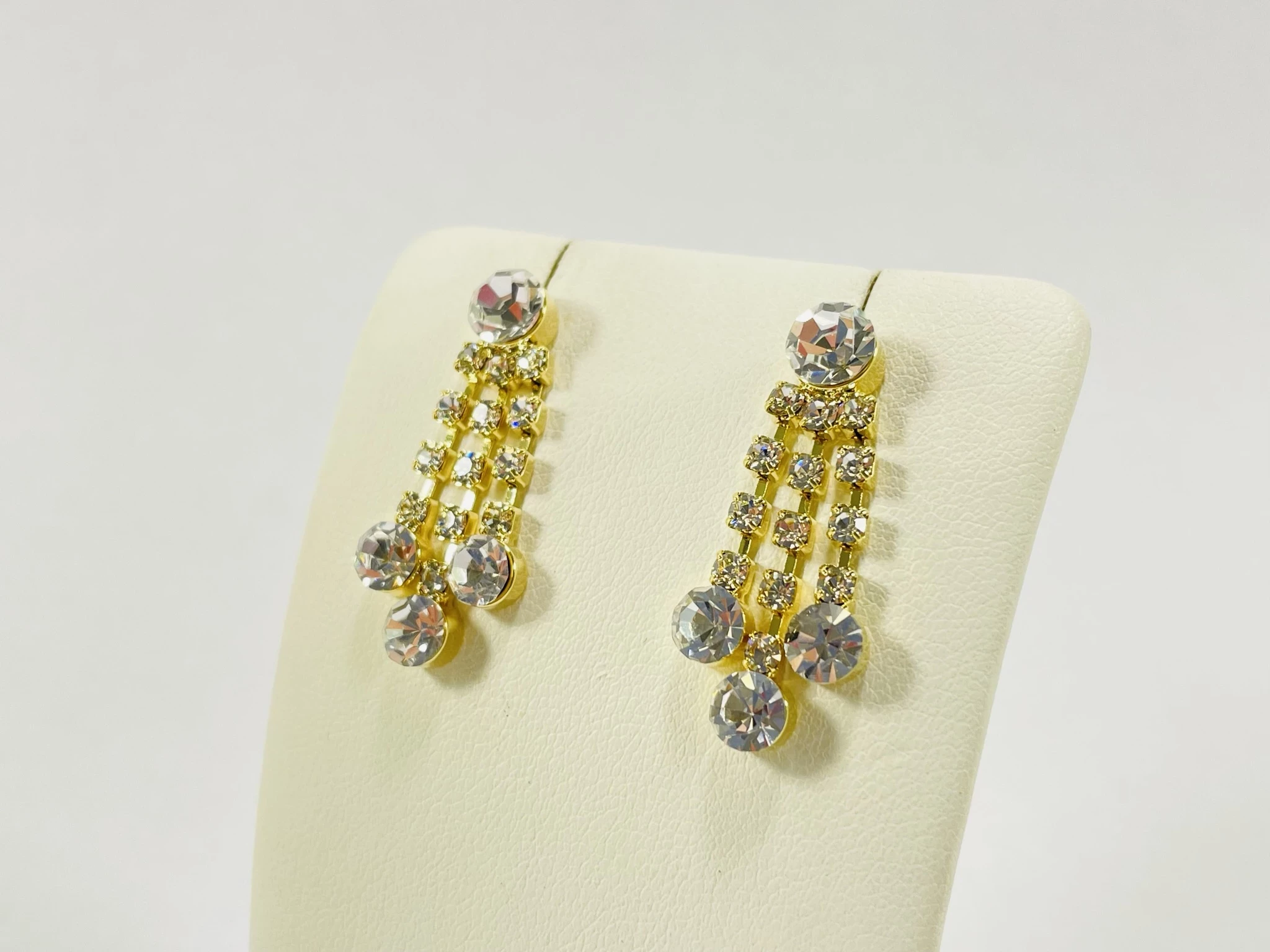 kolczyki-stal-pozlacana-sztyft-potrojne-wiszace-motyw-129129-246990