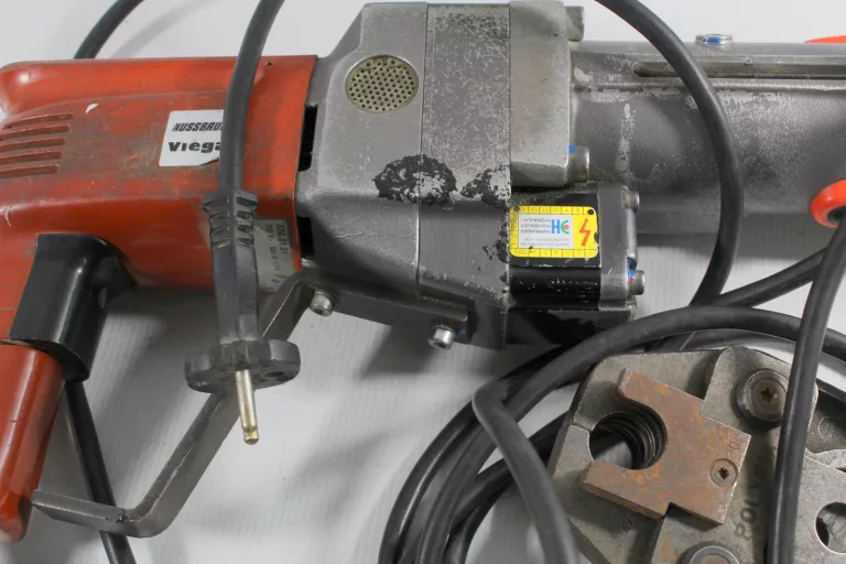 viega-nussbaum-zaciskarka-do-rur-i-2-zaciski-stan-uzywany