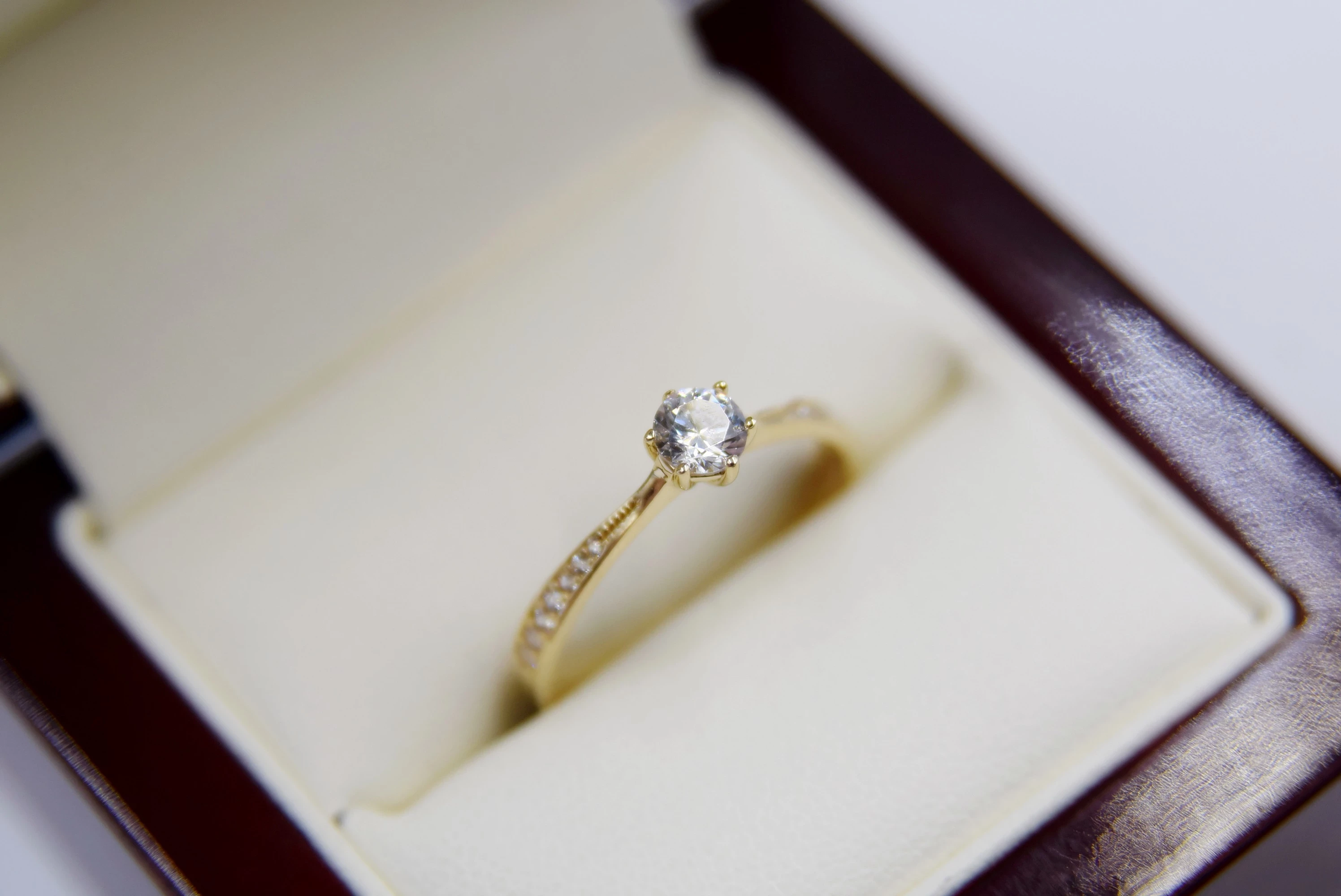 piekny-zloty-pierscionek-z-cyrkonia-585-r19-bukowska-118-poznan