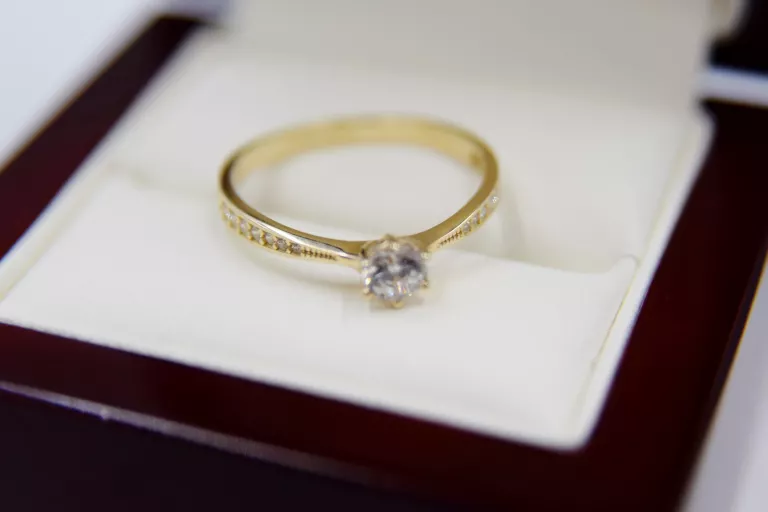 piekny-zloty-pierscionek-z-cyrkonia-585-r19-stan-11323-2