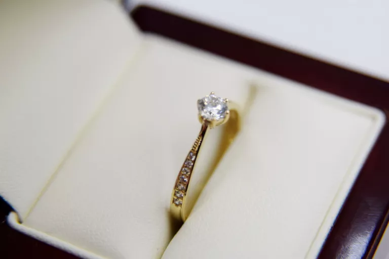 piekny-zloty-pierscionek-z-cyrkonia-585-r19-ean-gtin-5903772021103
