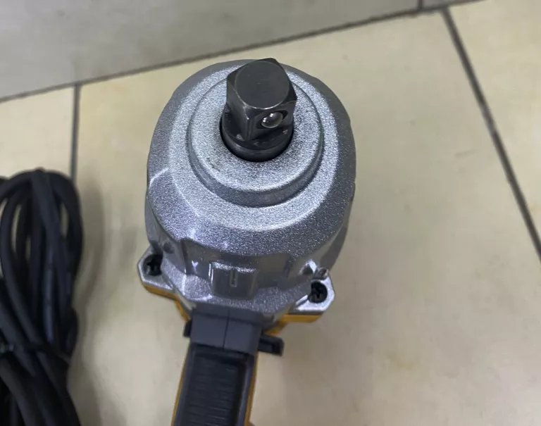 ELEKTRYCZNY KLUCZ UDAROWY POWERMAT PM-EKU-2100M K