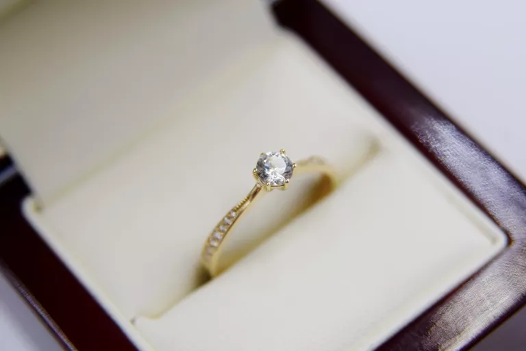 piekny-zloty-pierscionek-z-cyrkonia-585-r19-bukowska-118-poznan