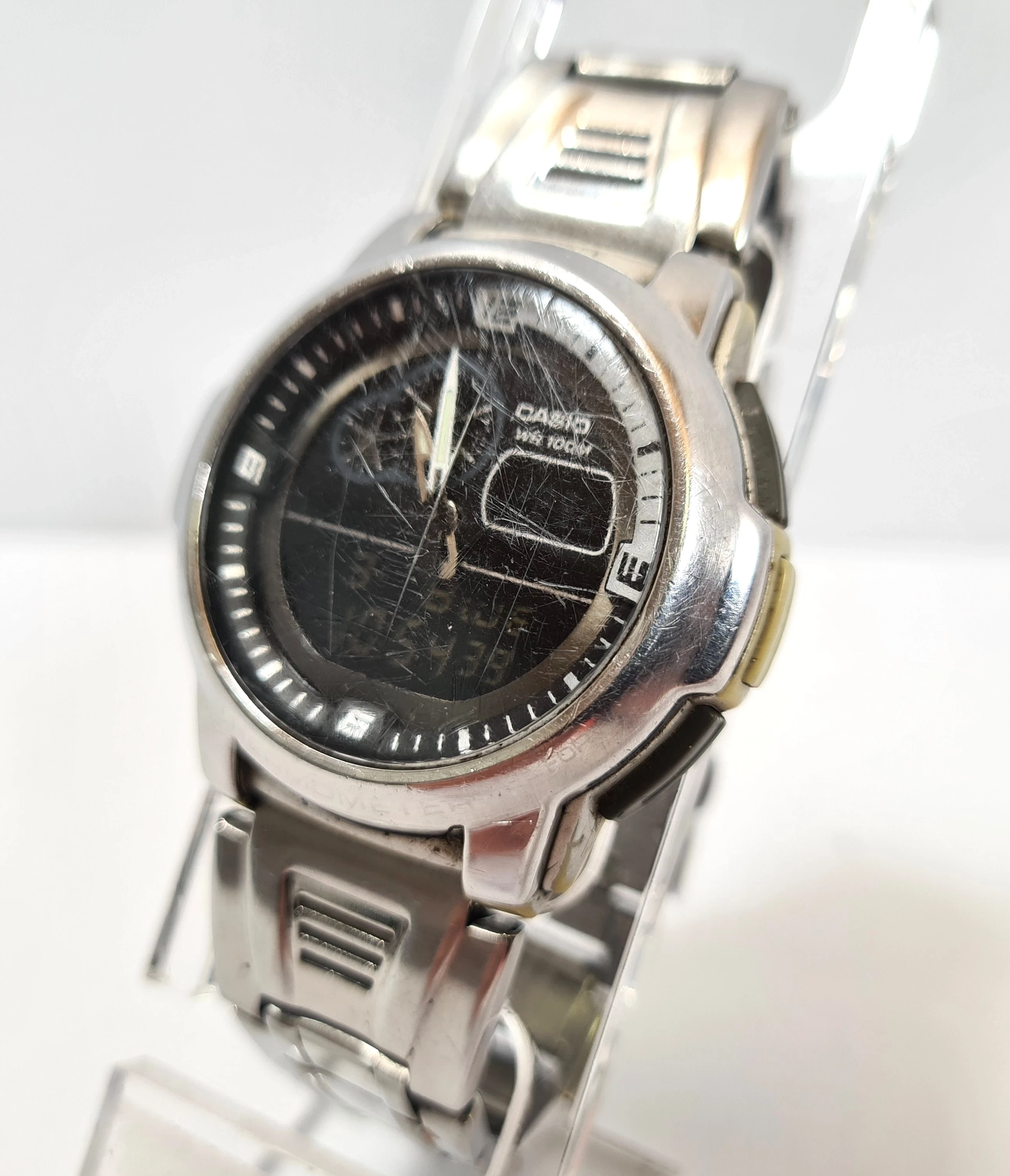 zegarek-casio-aqf-102w-ksztalt-koperty-okragla