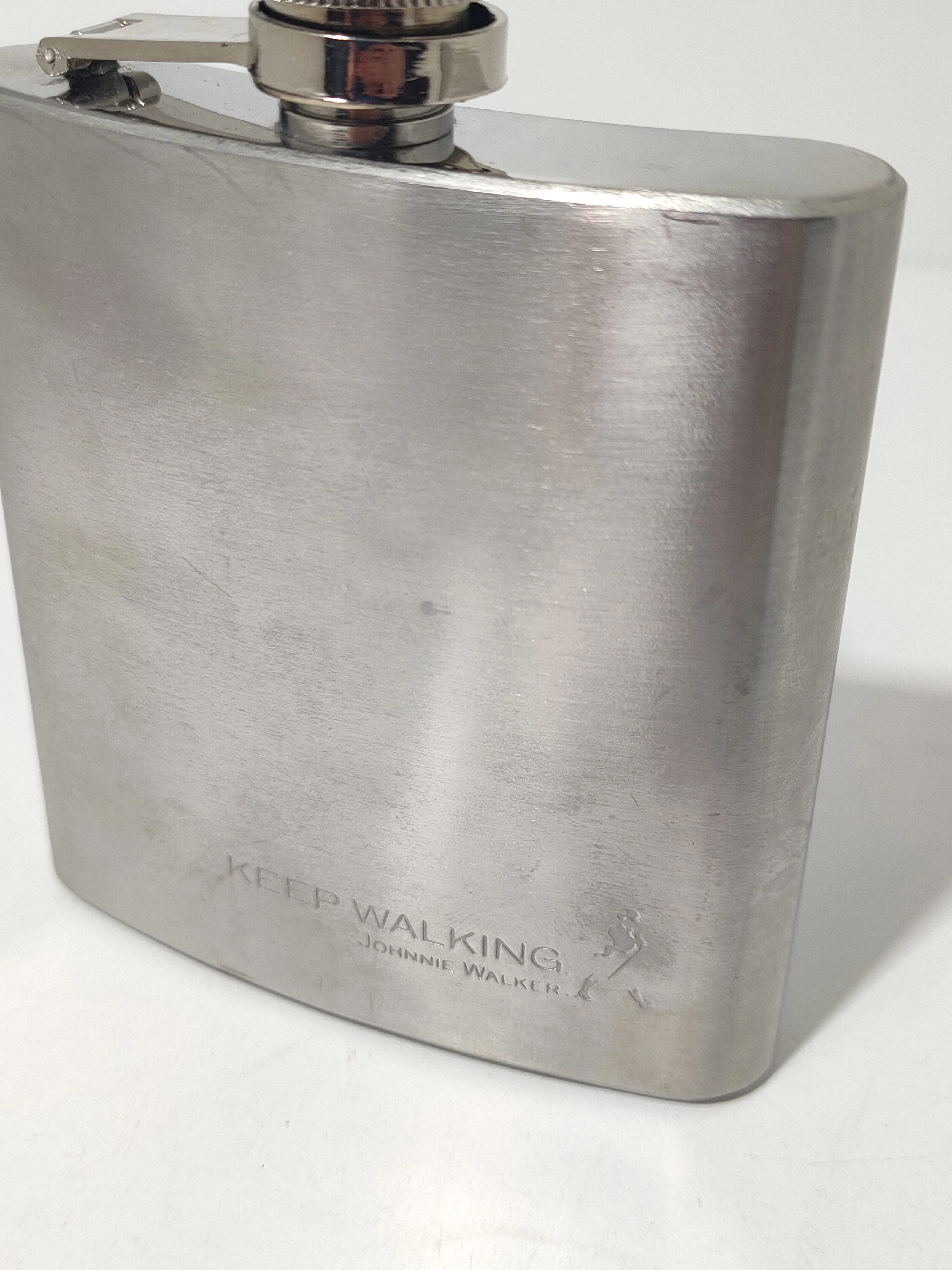 piersiowka-keep-walking-johnnie-walker-pojemnosc-240
