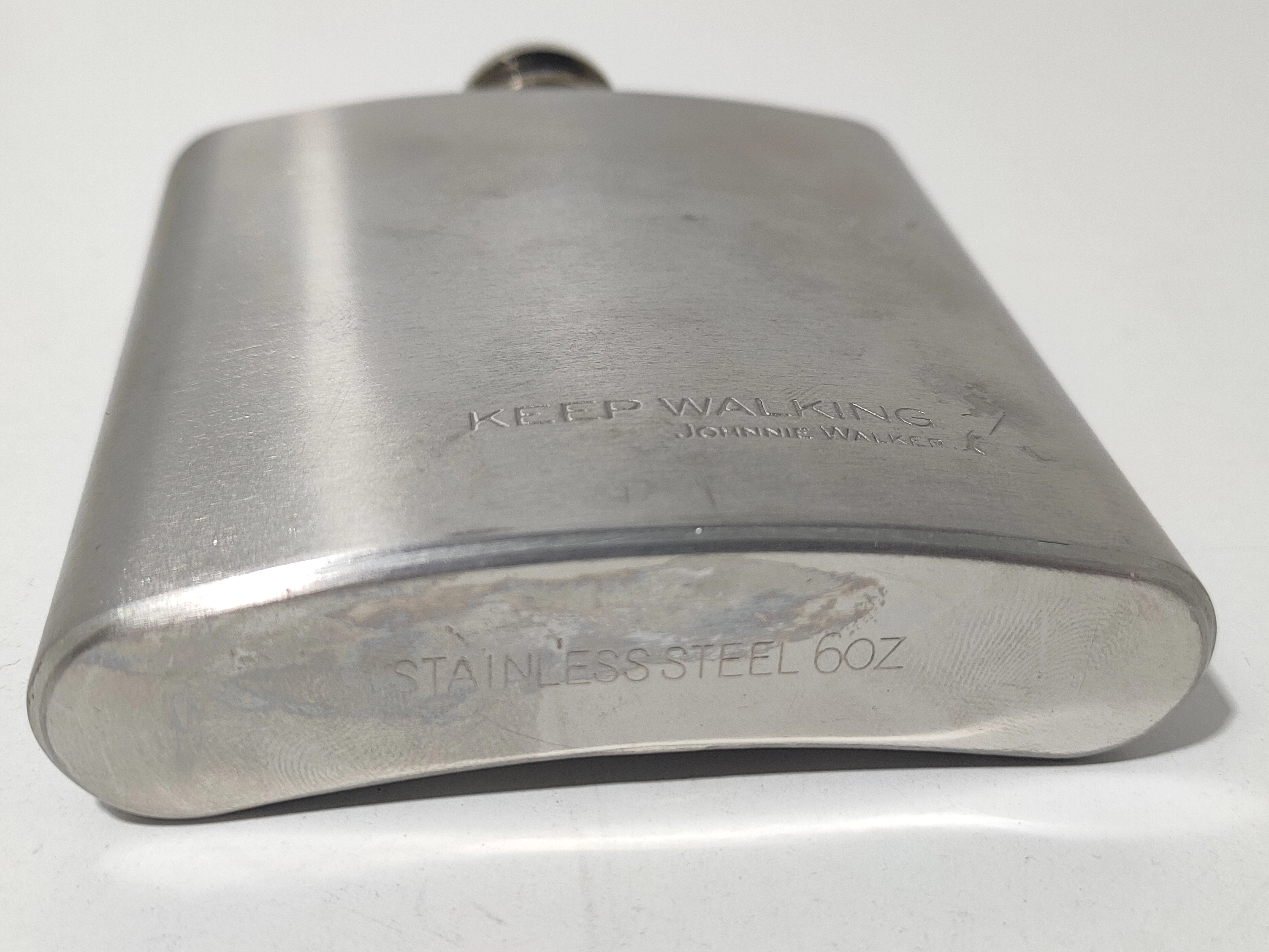 piersiowka-keep-walking-johnnie-walker-ean-gtin-0977245873693