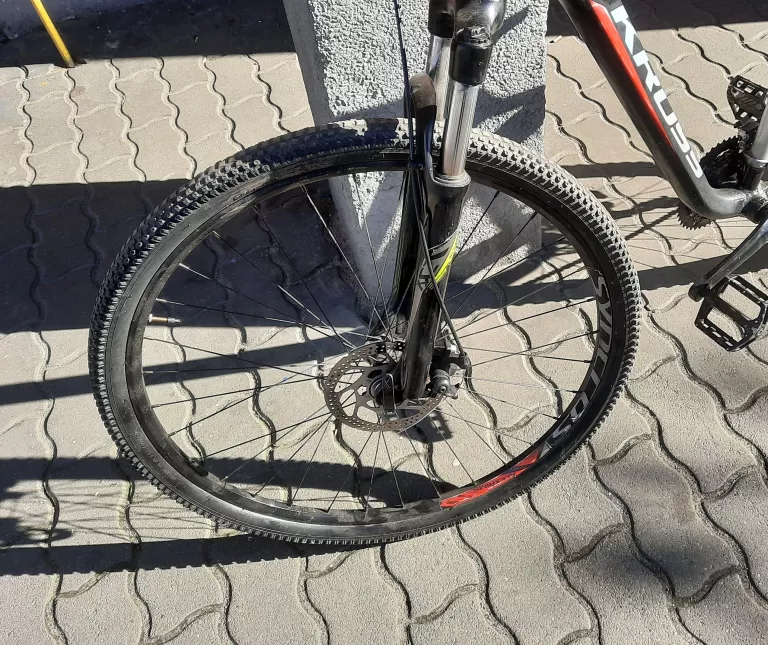 rower-kross-level-b7-zaciety-amrtyzator-29-stan-uzywany