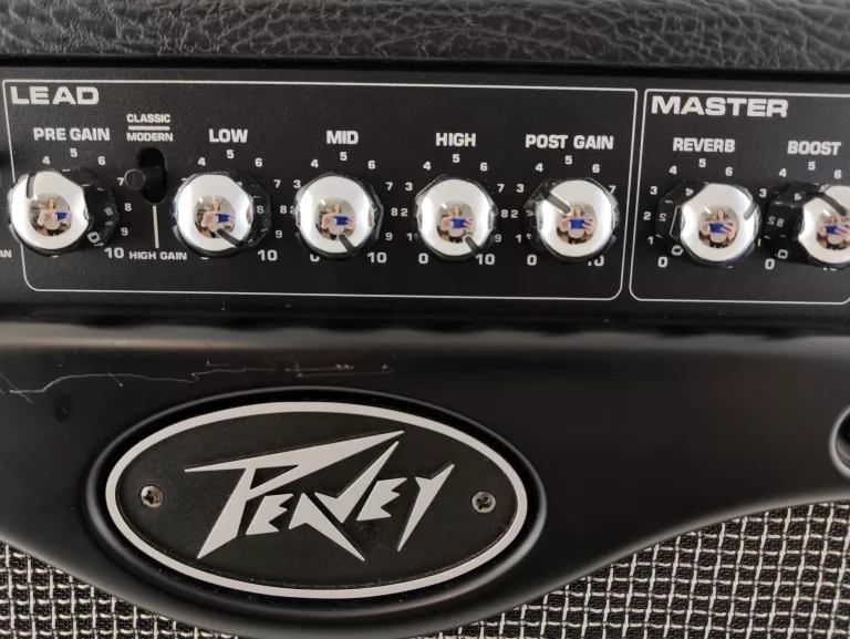 WZMACNIACZ GITAROWY PEAVEY BANDIT 112 100 W