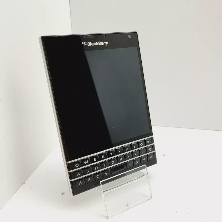 SMARTFON BLACKBERRY PASSPORT 3 GB / 32 GB CZARNY