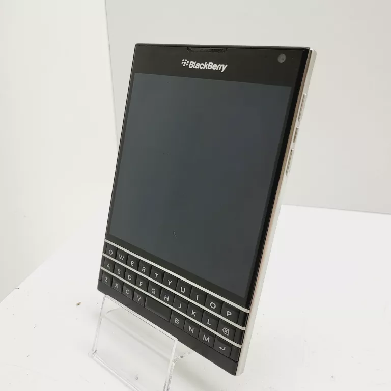 SMARTFON BLACKBERRY PASSPORT 3 GB / 32 GB CZARNY