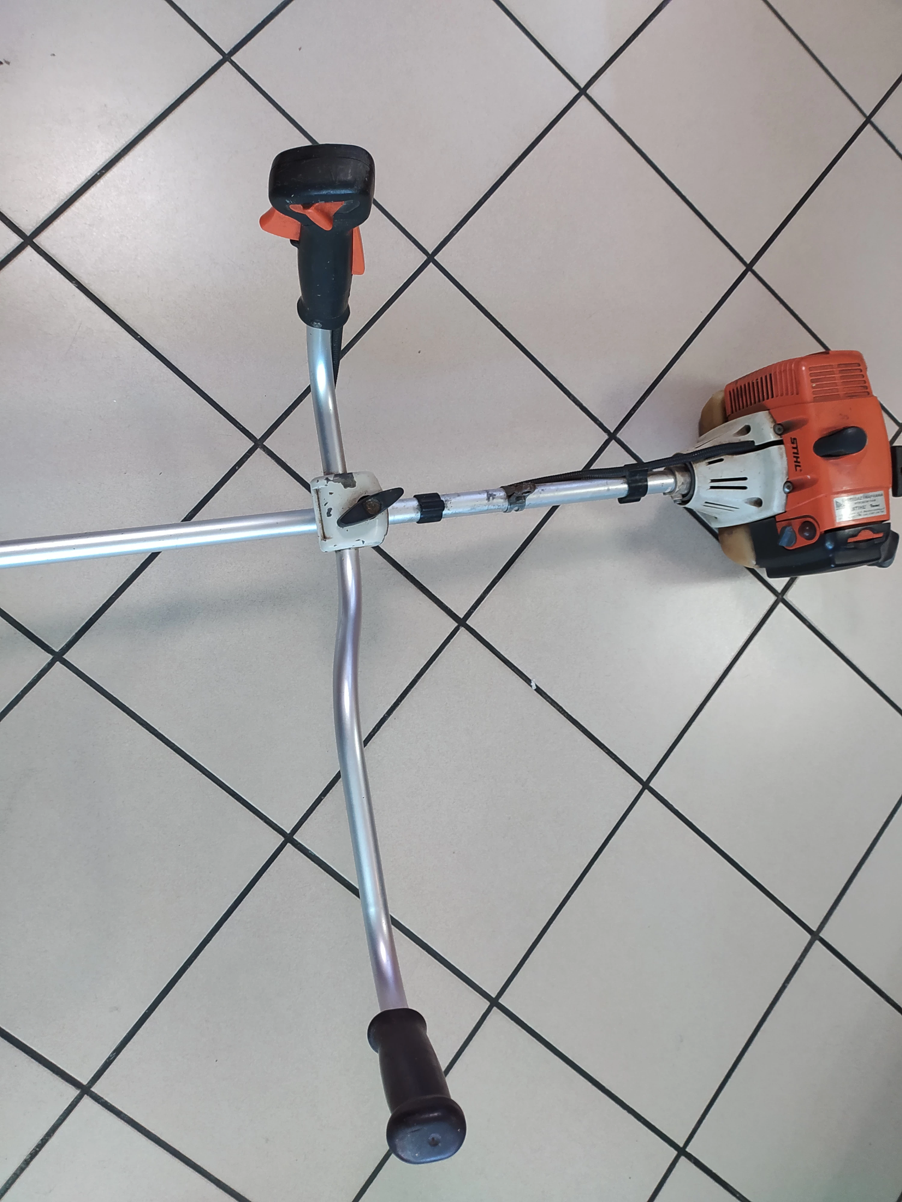 kosa-spalinowa-stihl-fs-200-zasilanie-spalinowe