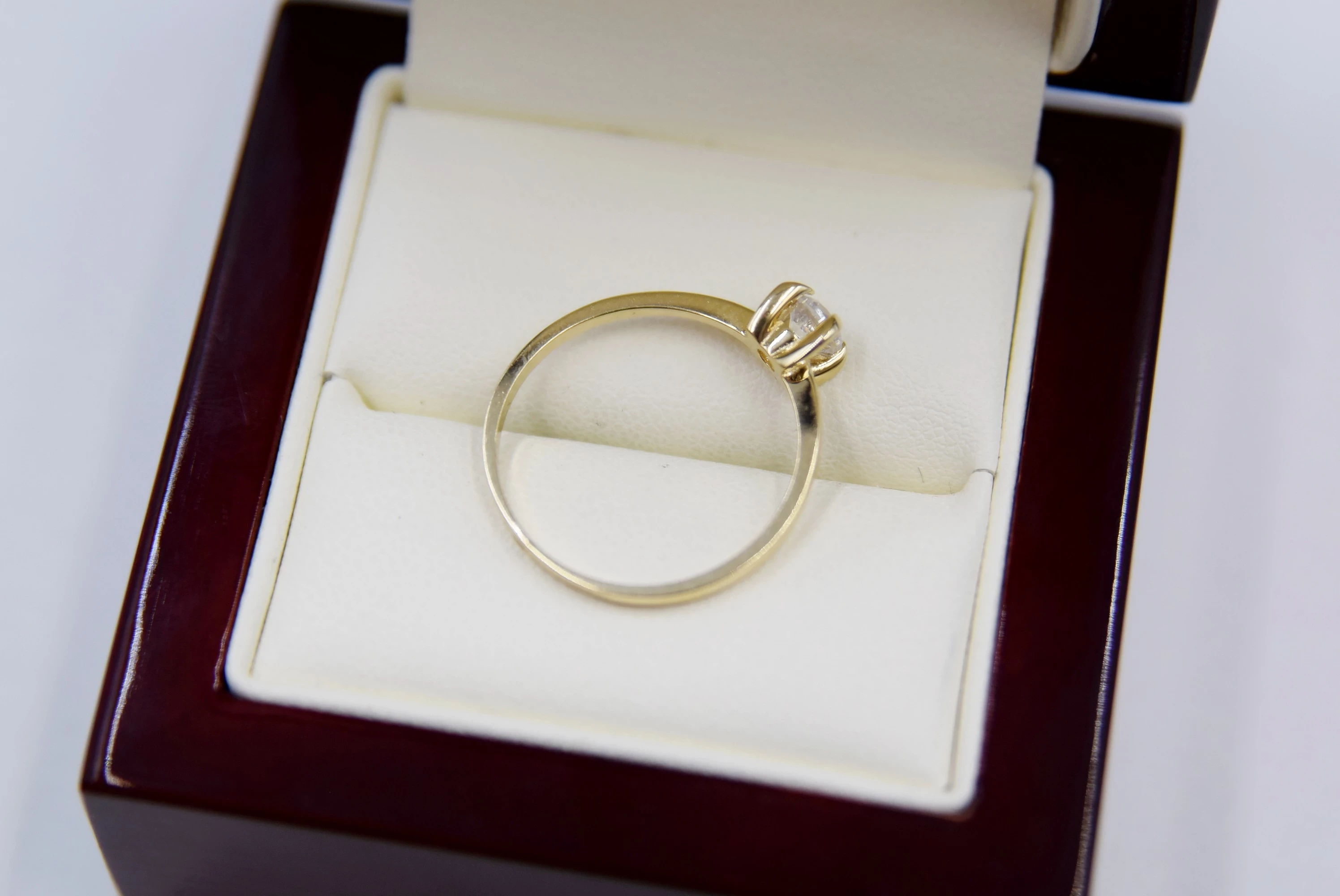 zloty-pierscionek-z-cyrkonia-585179gr17-kolor-dominujacy-205826-225106