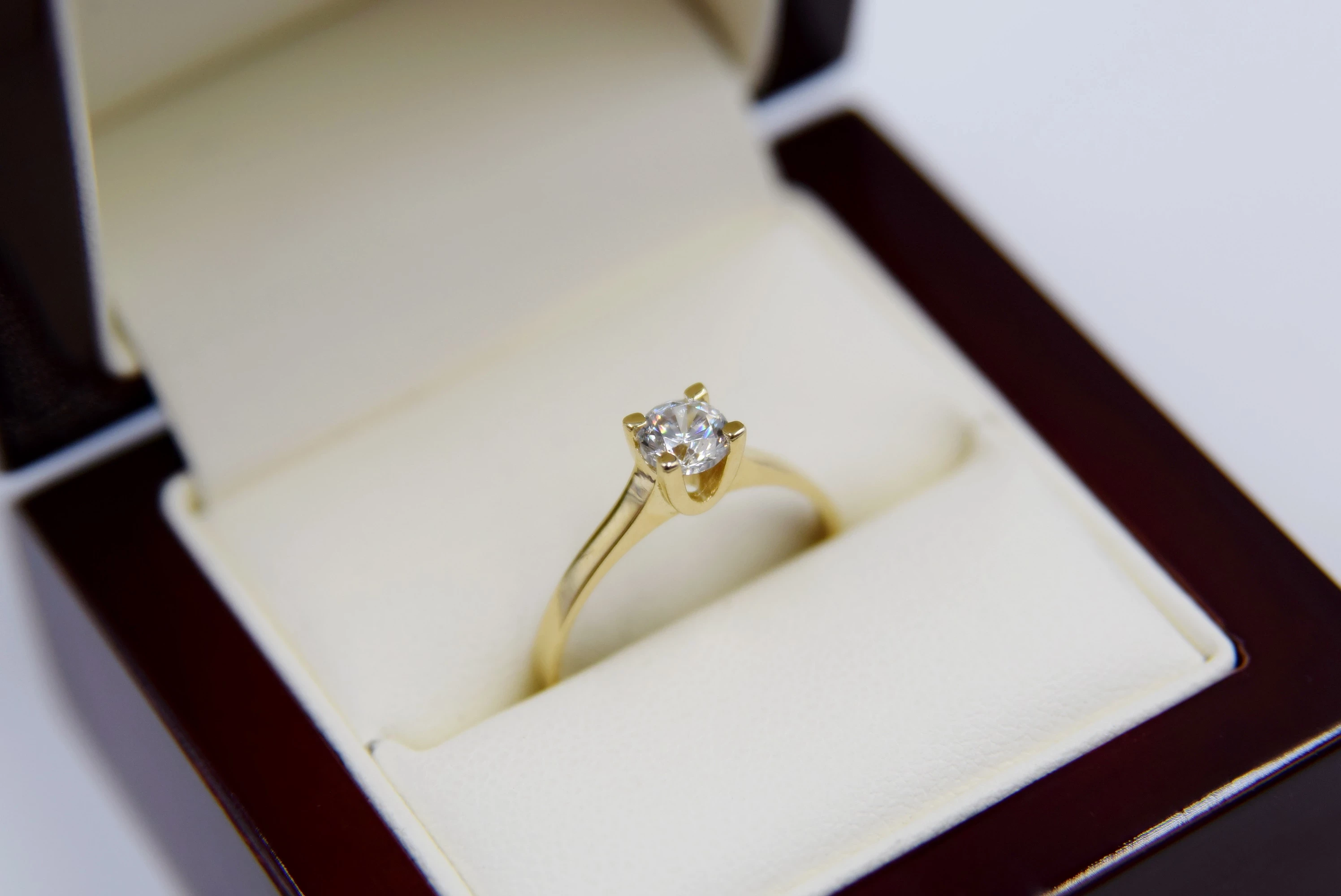 zloty-pierscionek-z-cyrkonia-585179gr17-waga-179