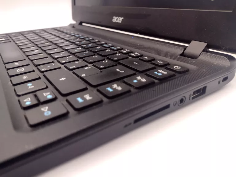 LAPTOP ACER ASPIRE ES 13 4GB/32GB