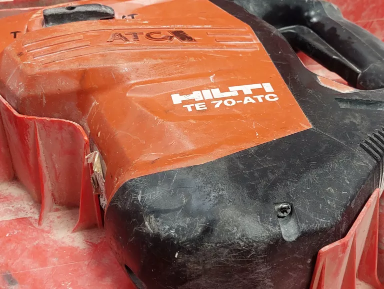 MŁOT WYBURZENIOWY HILTI TE 70-ATC 11,1 J 1800 W /