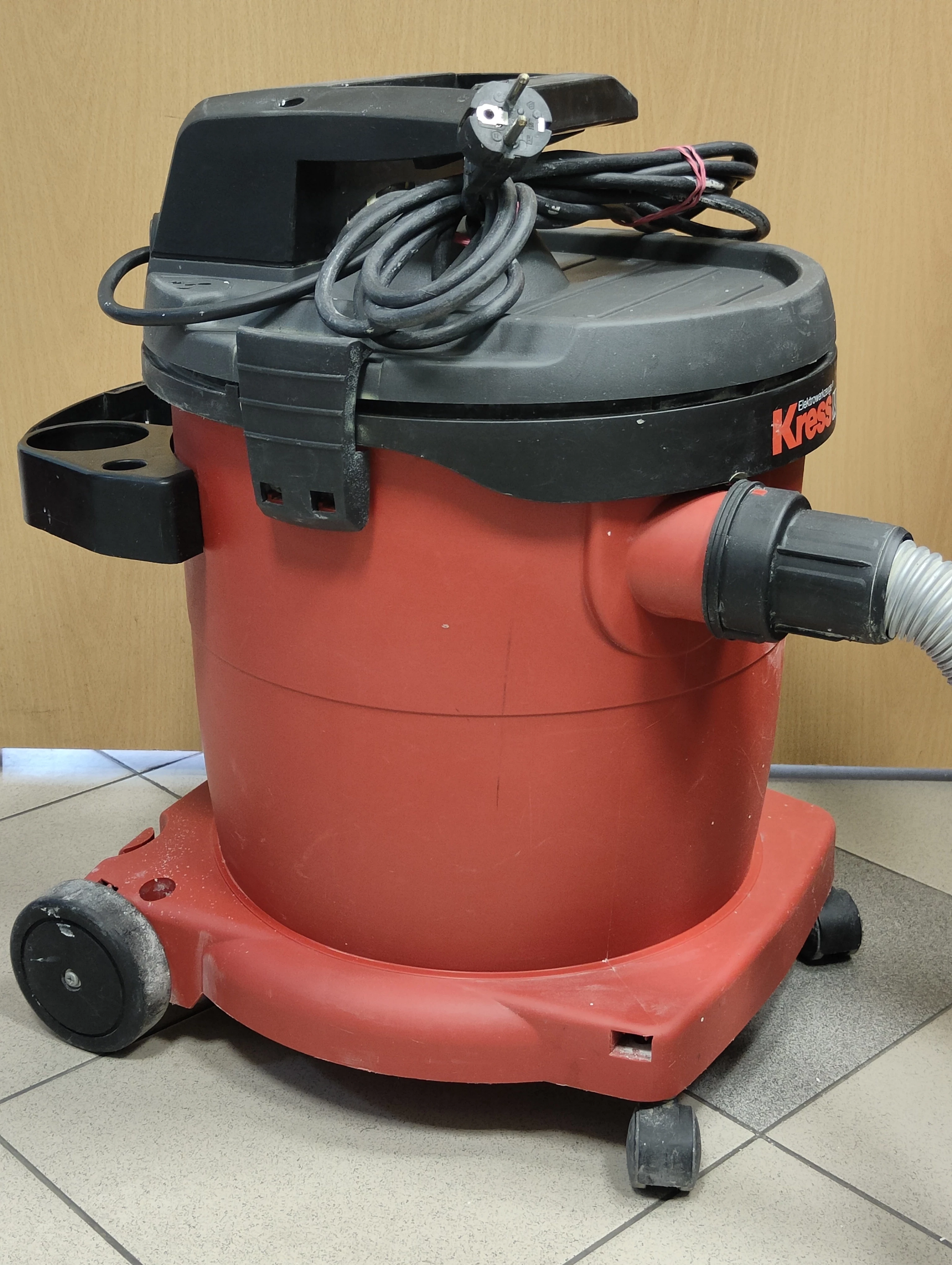 odkurzacz-przemyslowy-kress-1200-rs-32-ea-pojemnosc-zbiornika-1500