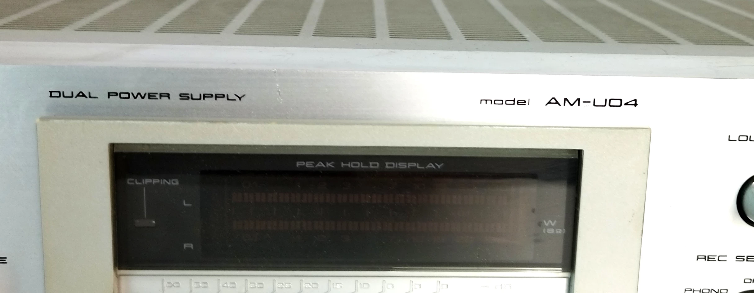 wzmacniacz-akai-am-u04-marka-akai