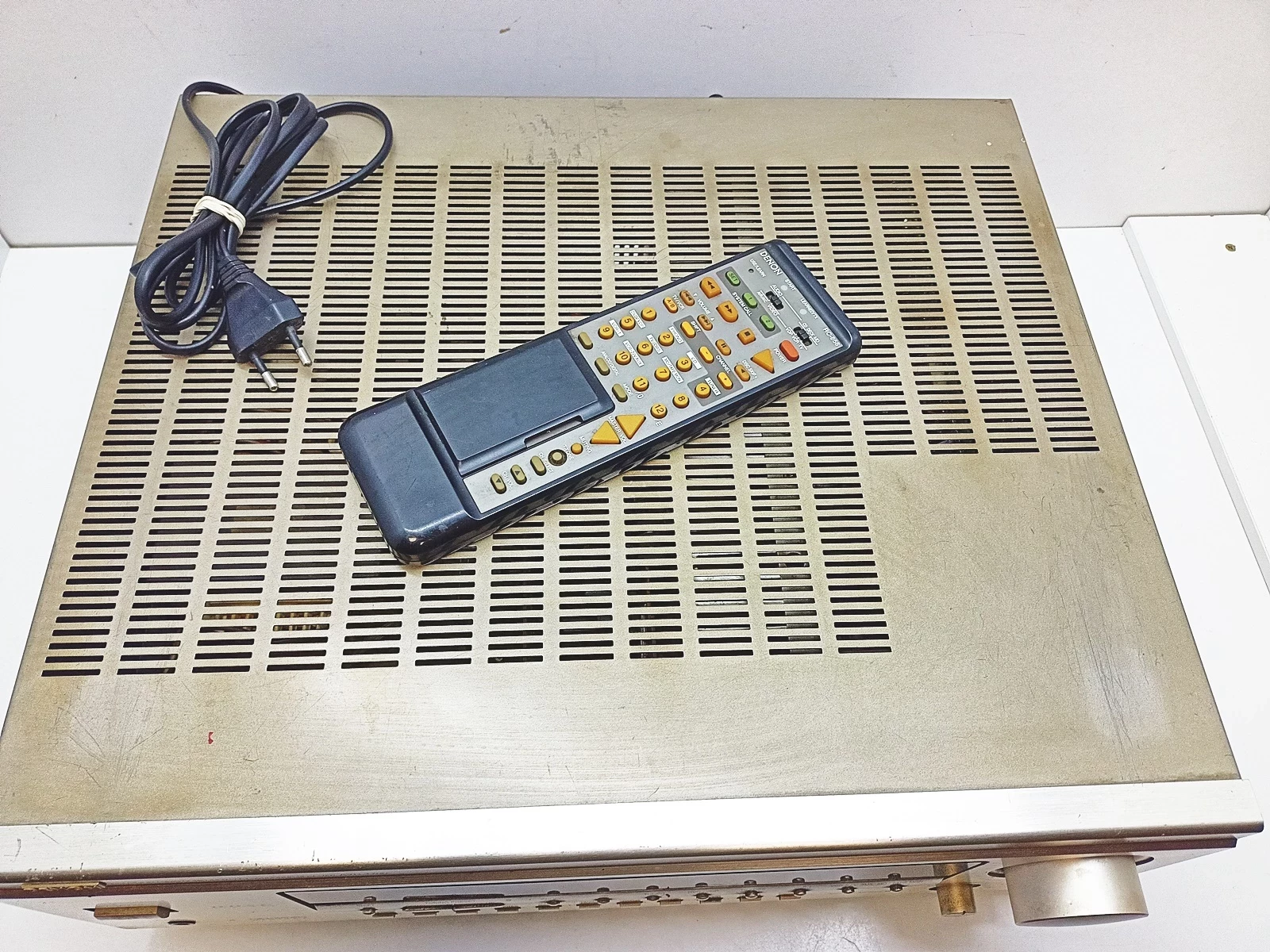 amplituner-denon-avr-1700-uszkodzony-komunikacja-brak