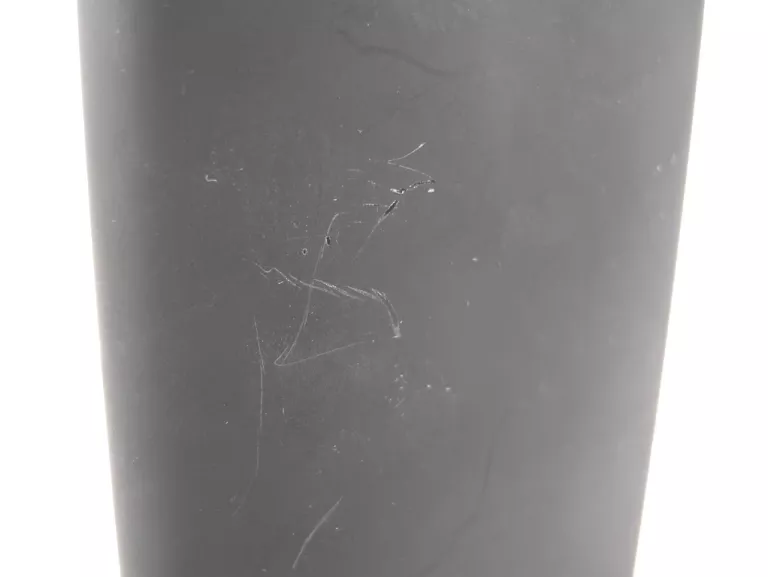 PIERSIÓWKA CZARNA 240ML LEKKIE RYSY!