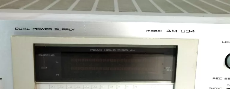 WZMACNIACZ AKAI AM-U04