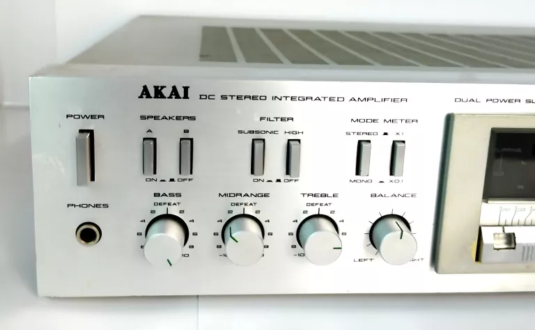 WZMACNIACZ AKAI AM-U04