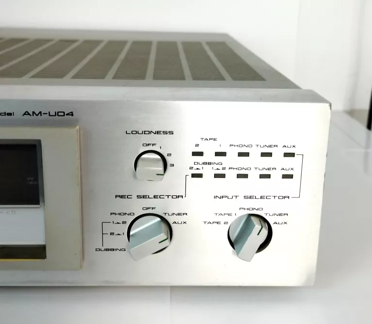 WZMACNIACZ AKAI AM-U04