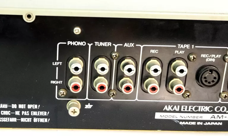 WZMACNIACZ AKAI AM-U04