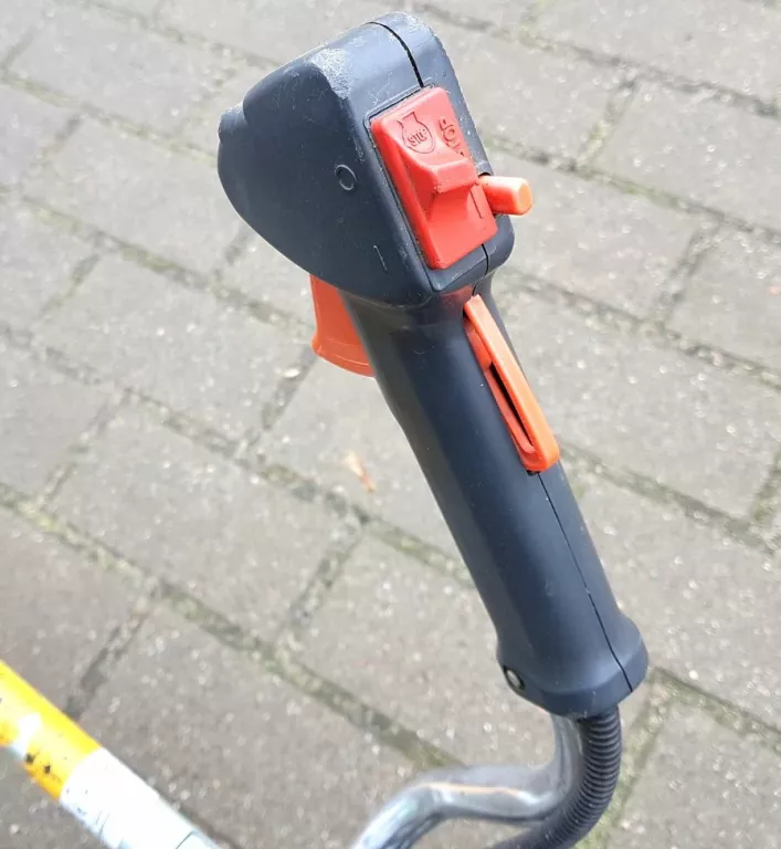 kosa-spalinowa-husqvarna-153r-dlugosc-narzedzia-180