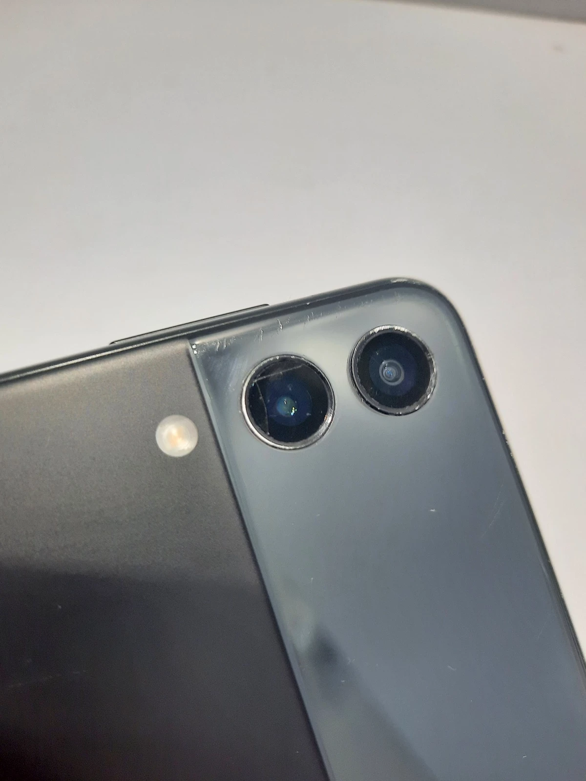 telefon-samsung-galaxy-z-flip-3-przekatna-ekranu-67