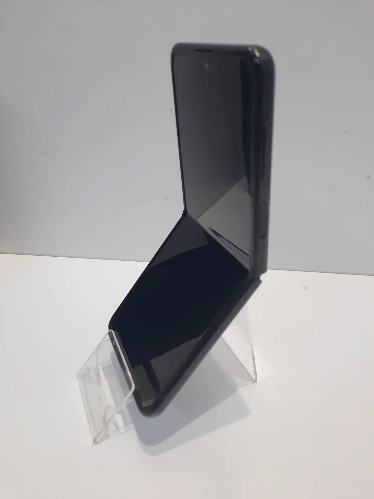 telefon-samsung-galaxy-z-flip-3-kod-producenta-sm-f711bzkaeue