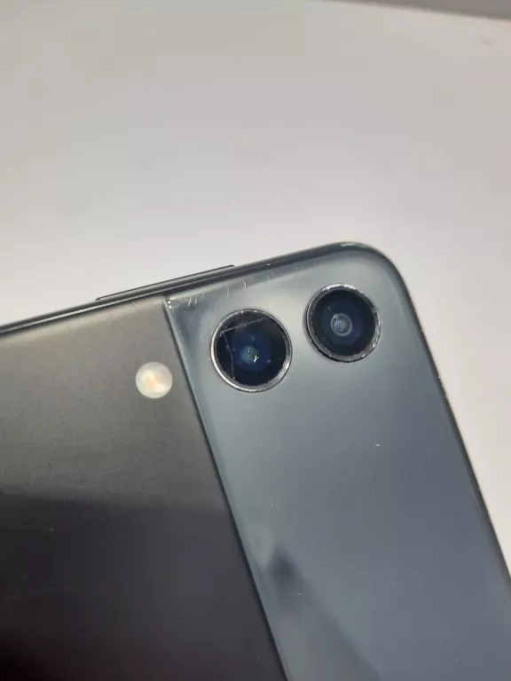 telefon-samsung-galaxy-z-flip-3-przekatna-ekranu-67