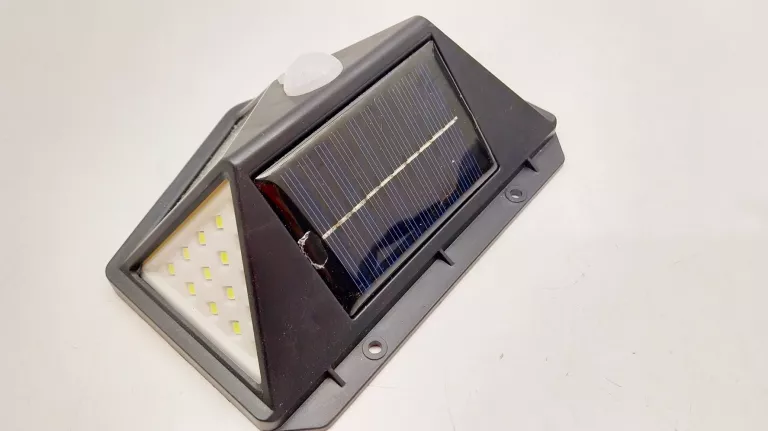 SOLARNA LAMPA ŚCIENNA JUMI IP44