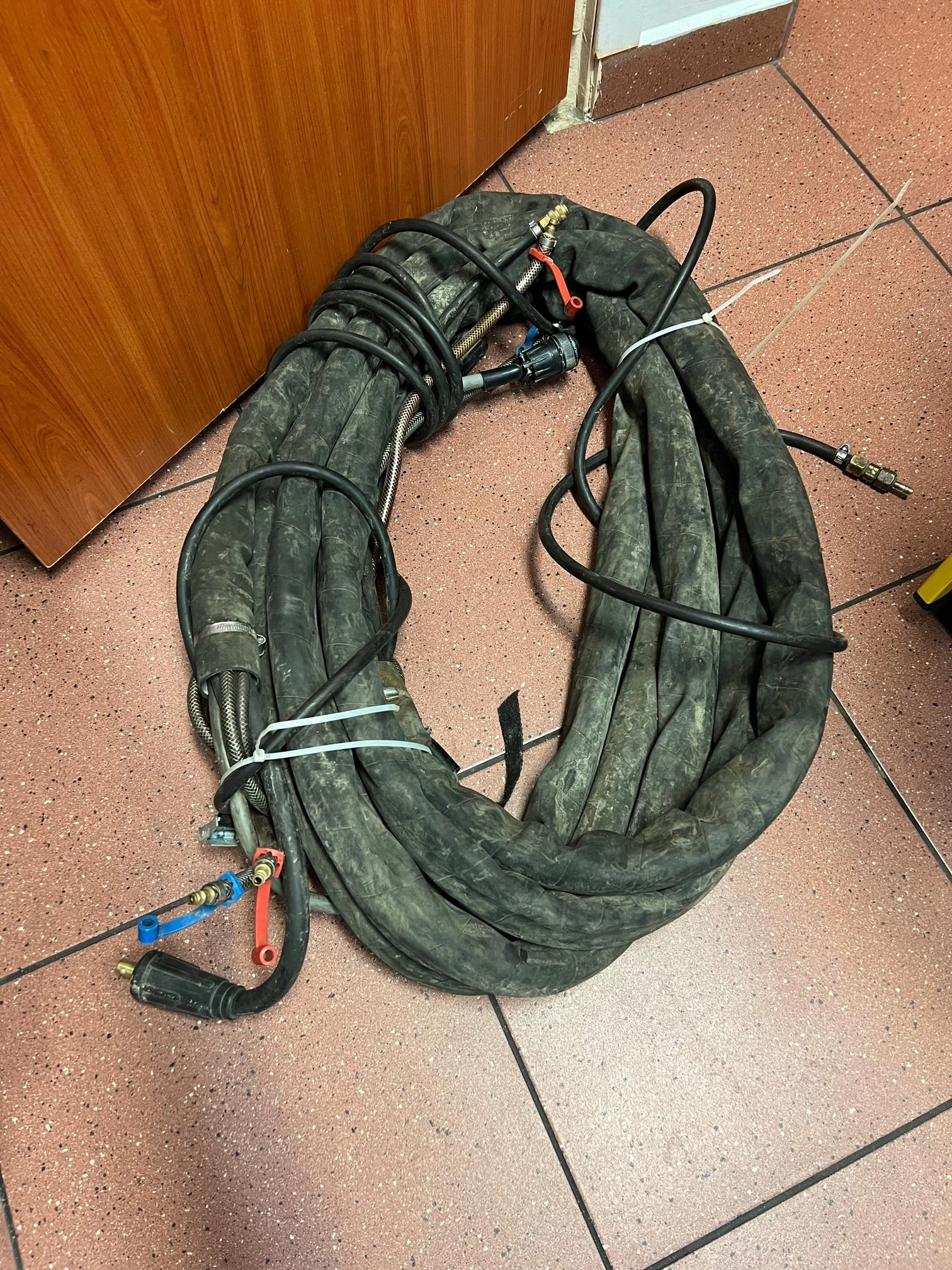 spawarka-polautomat-esab-warrior-500i-kod-producenta-500i