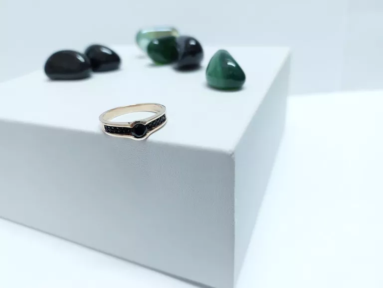 przecudny-zloty-pierscionek-585-czarne-oko-i-cyrk-plec-15851-1