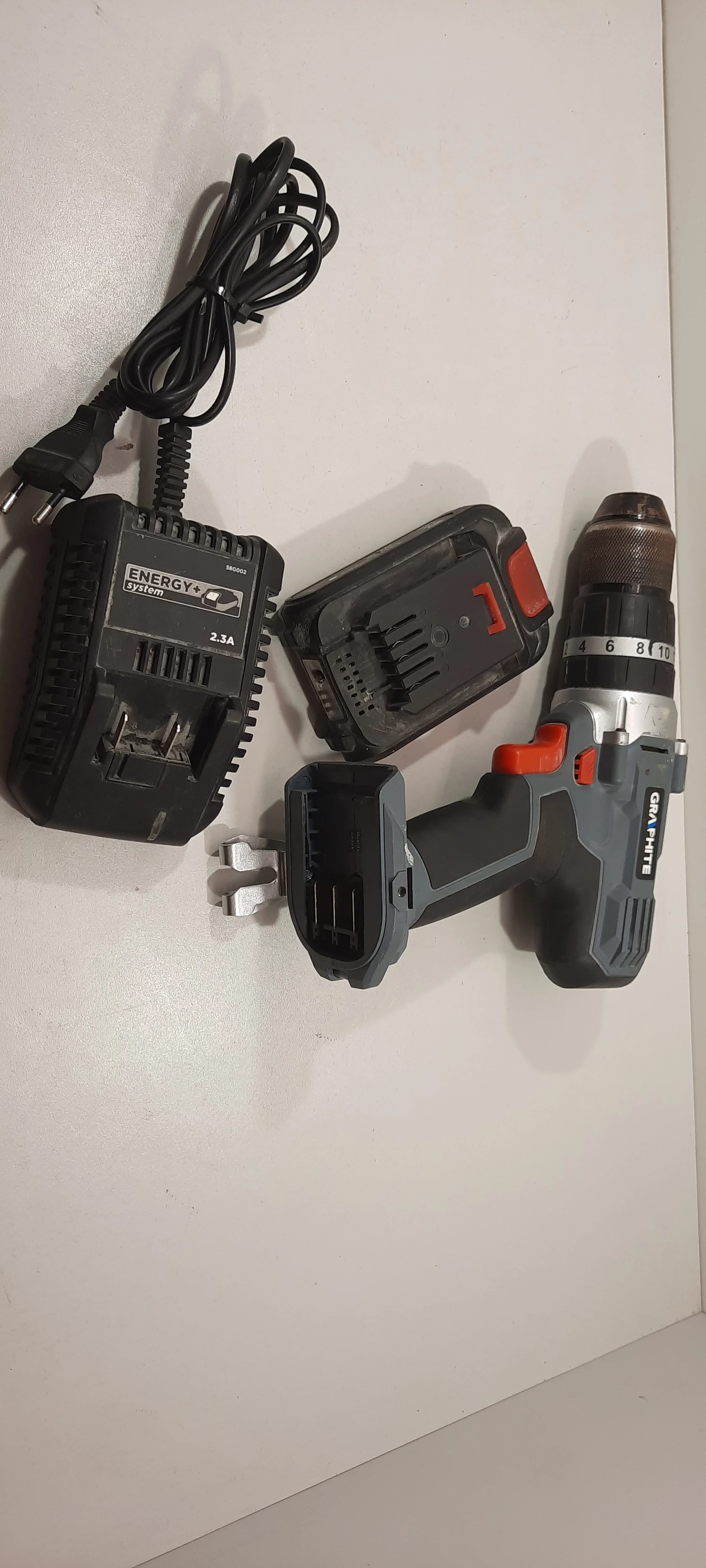 wkretarka-graphite-58g010-ladowarka-napiecie-v-18-v