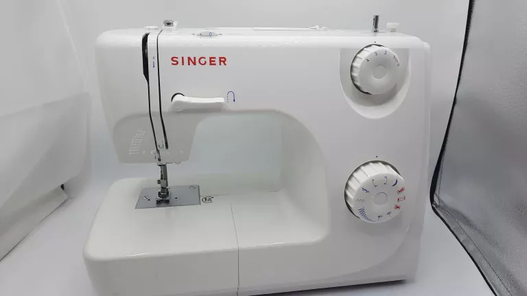 maszyna-do-szycia-singer-8280-stopkainstrukcja-kolor-dominujacy-bialy